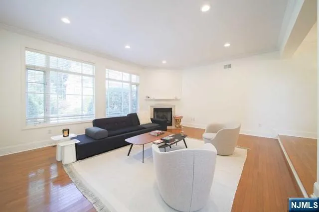 148 Hudson Cove 148 Edgewater, NJ 07020