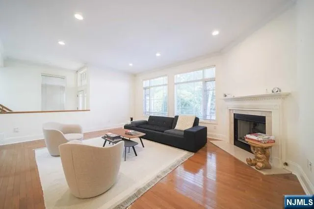 148 Hudson Cove 148 Edgewater, NJ 07020