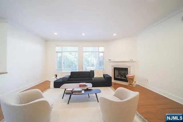 148 Hudson Cove 148 Edgewater, NJ 07020