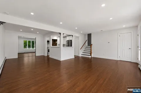 251 Midland Avenue W