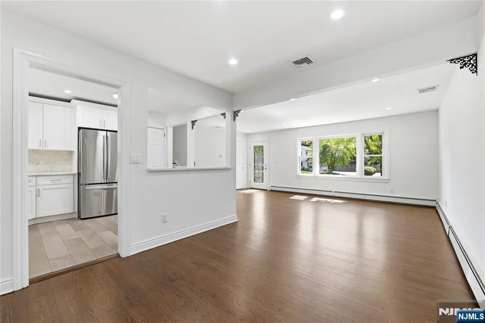 251 Midland Avenue W Paramus, NJ 07652