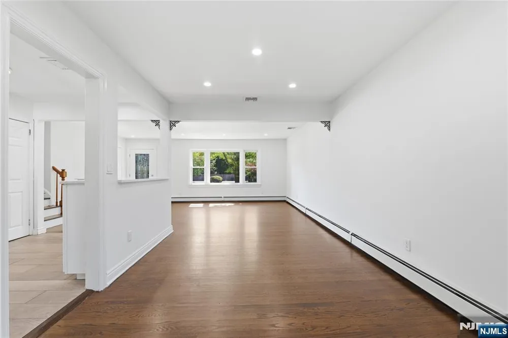 251 Midland Avenue W Paramus, NJ 07652