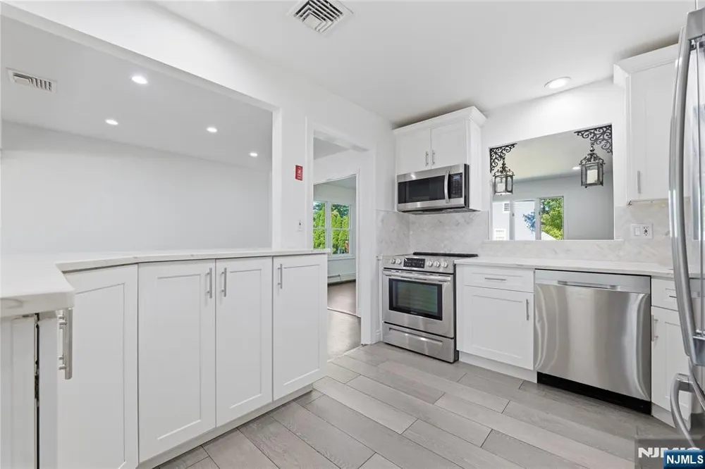 251 Midland Avenue W Paramus, NJ 07652