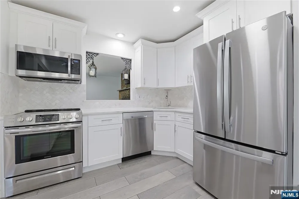 251 Midland Avenue W Paramus, NJ 07652