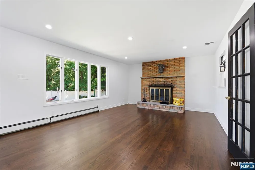 251 Midland Avenue W Paramus, NJ 07652