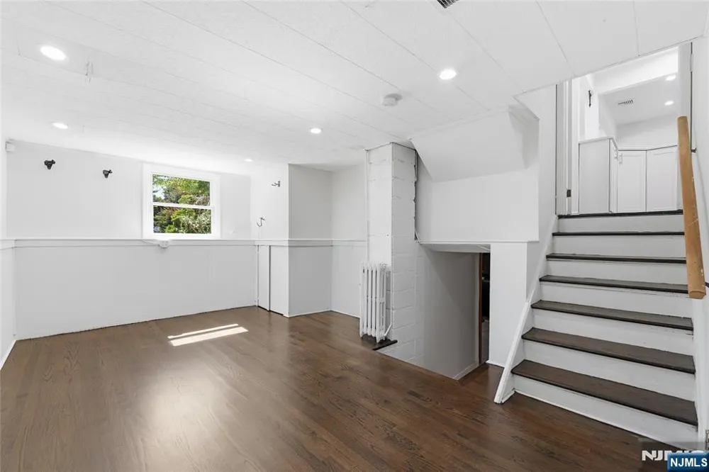 251 Midland Avenue W Paramus, NJ 07652