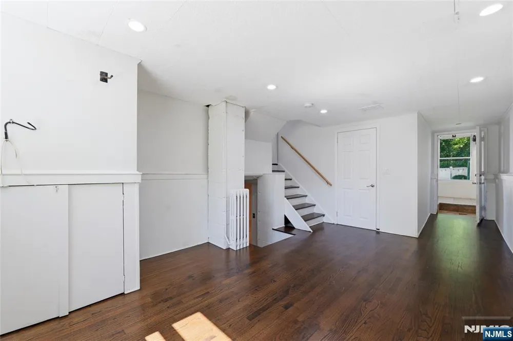 251 Midland Avenue W Paramus, NJ 07652