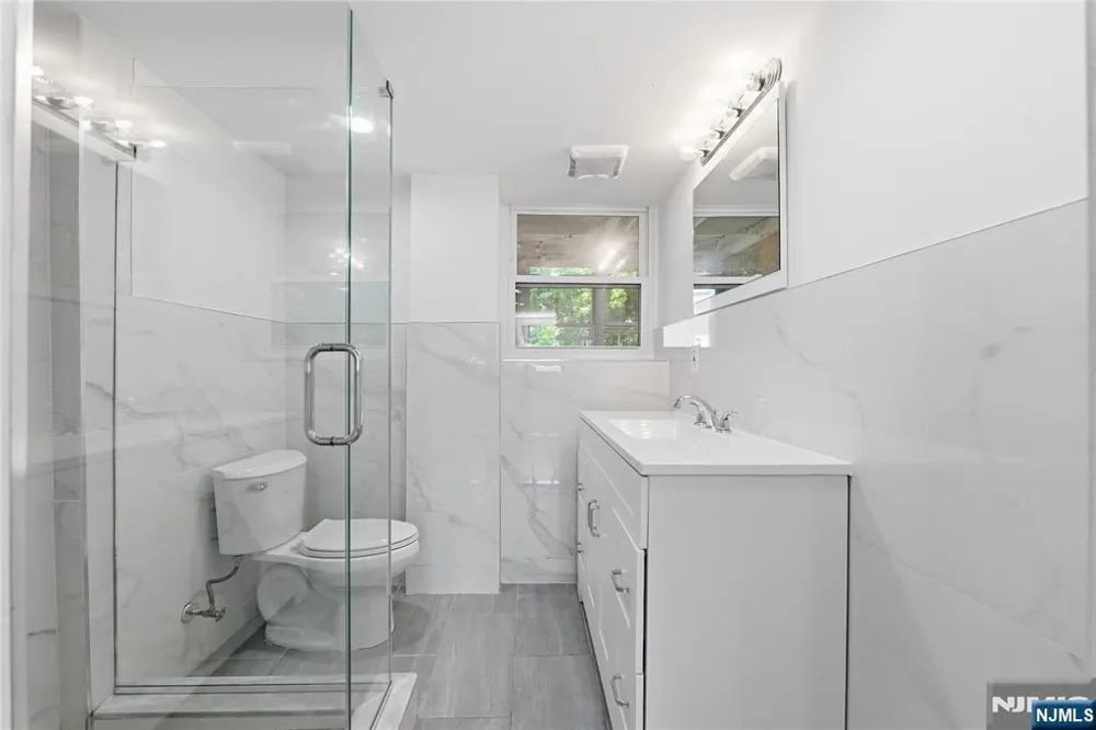 251 Midland Avenue W Paramus, NJ 07652