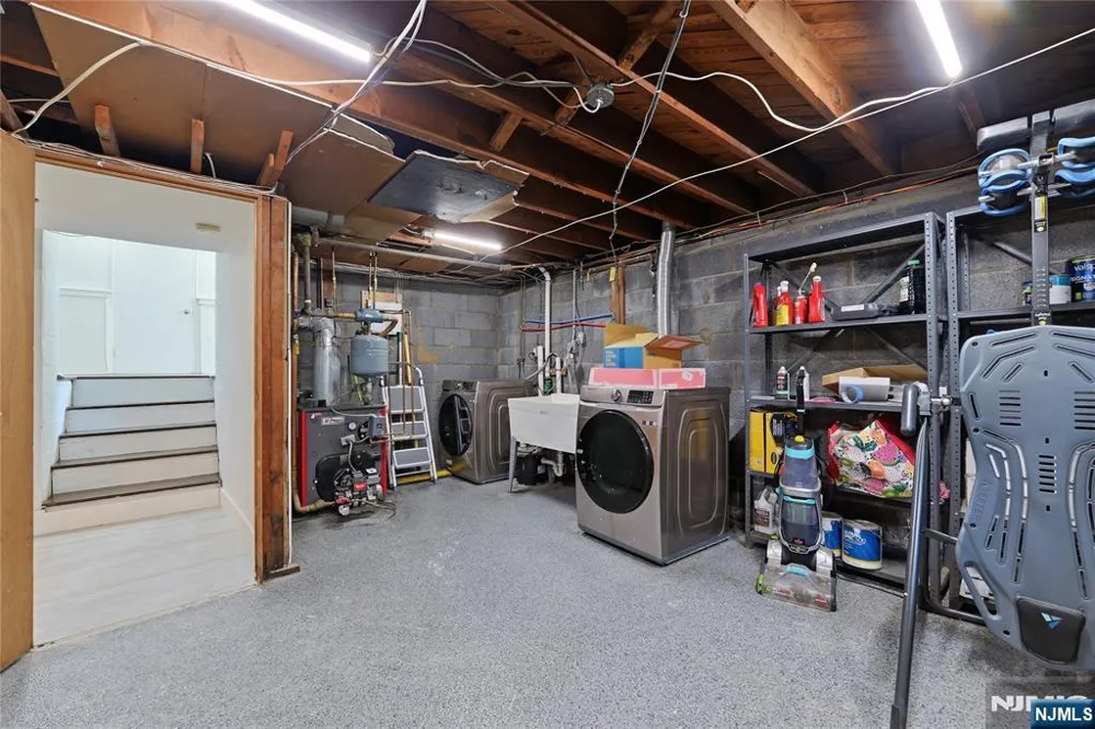251 Midland Avenue W Paramus, NJ 07652