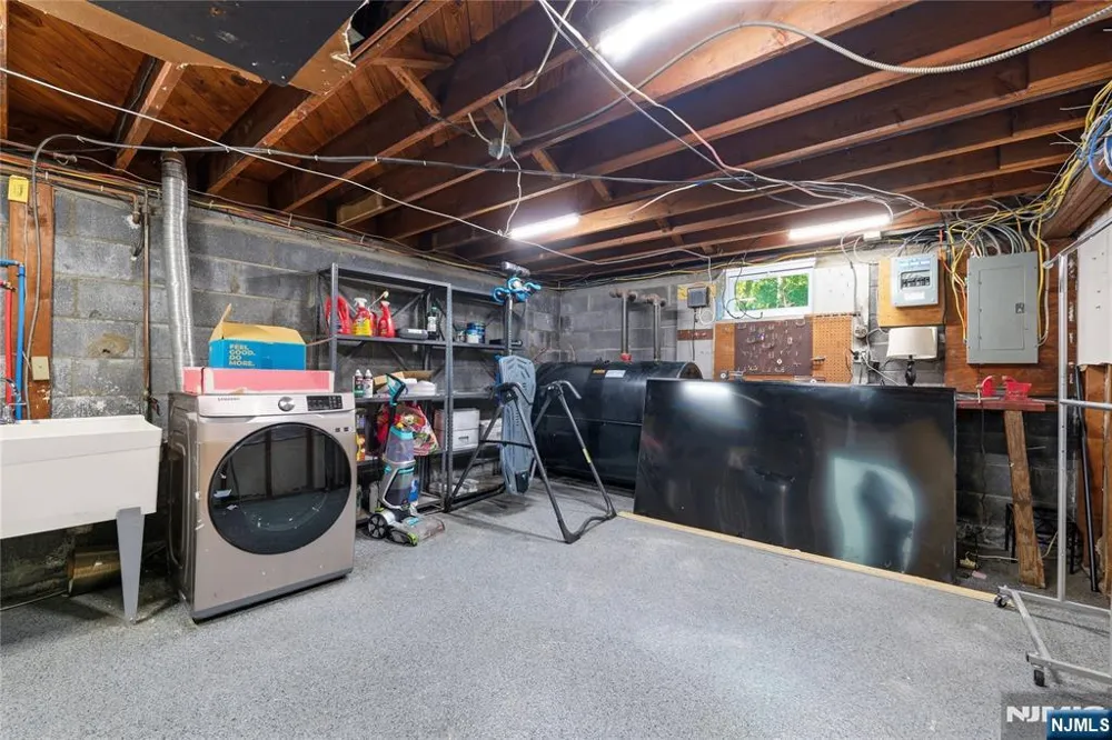 251 Midland Avenue W Paramus, NJ 07652