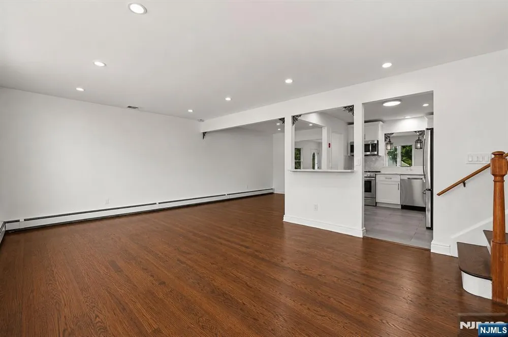 251 Midland Avenue W Paramus, NJ 07652