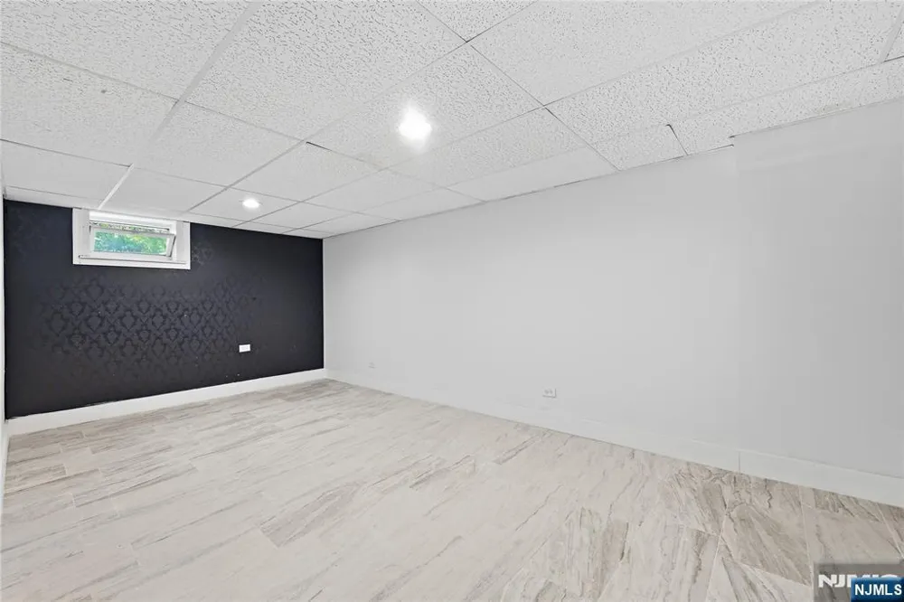 251 Midland Avenue W Paramus, NJ 07652