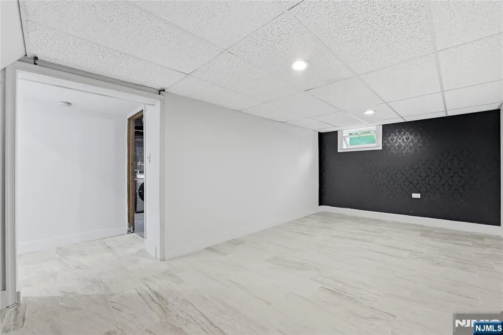 251 Midland Avenue W Paramus, NJ 07652