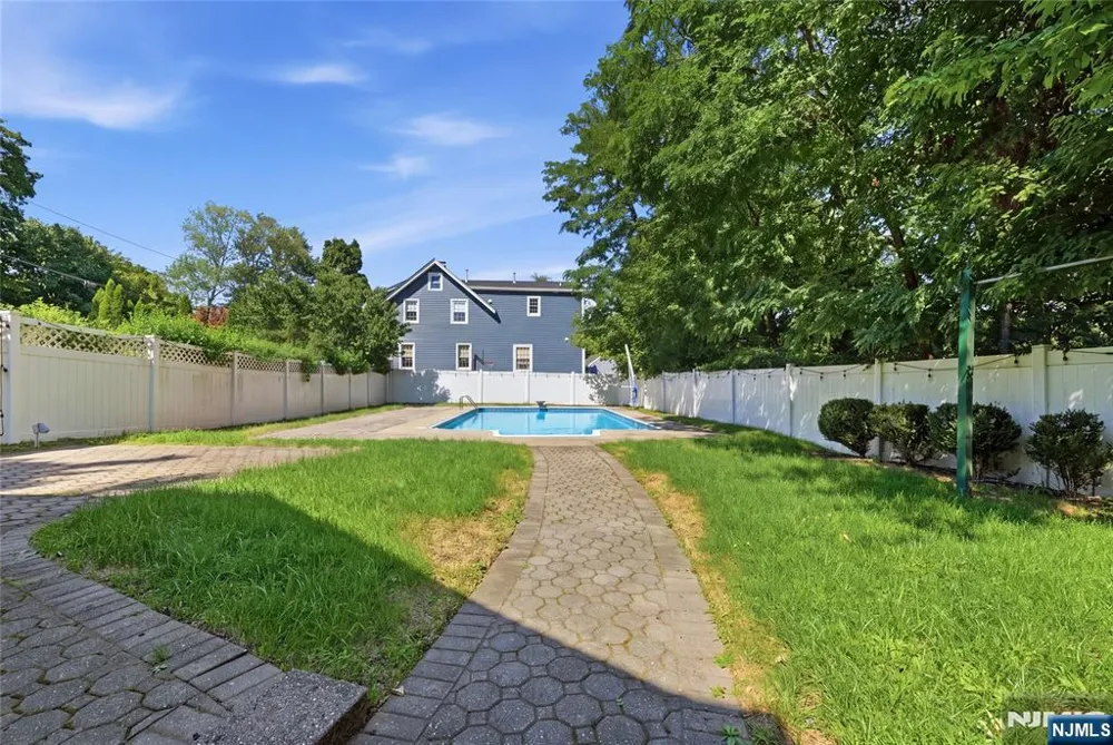 251 Midland Avenue W Paramus, NJ 07652