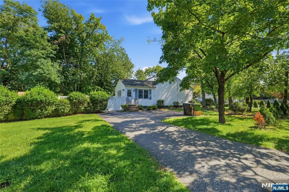 251 Midland Avenue W Paramus, NJ 07652