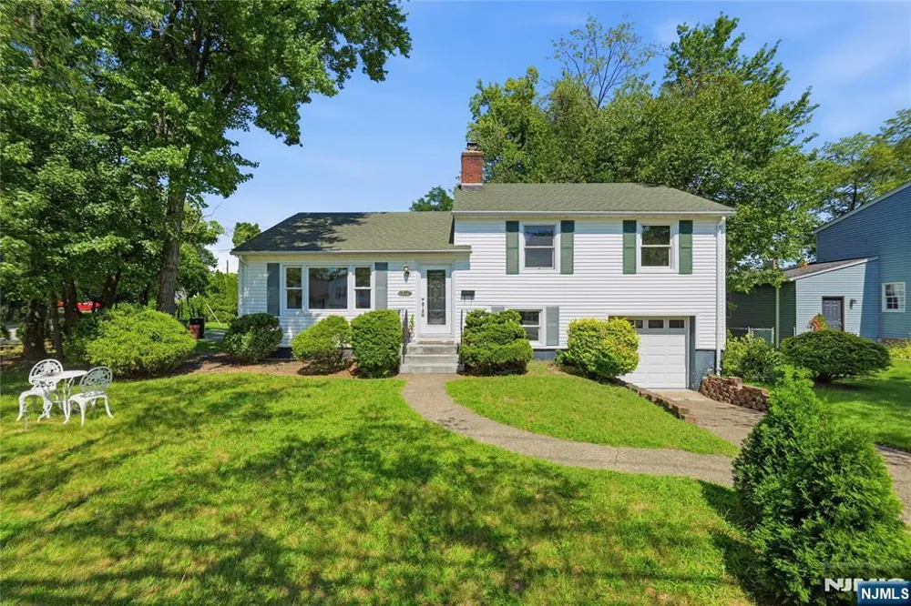 251 Midland Avenue W Paramus, NJ 07652