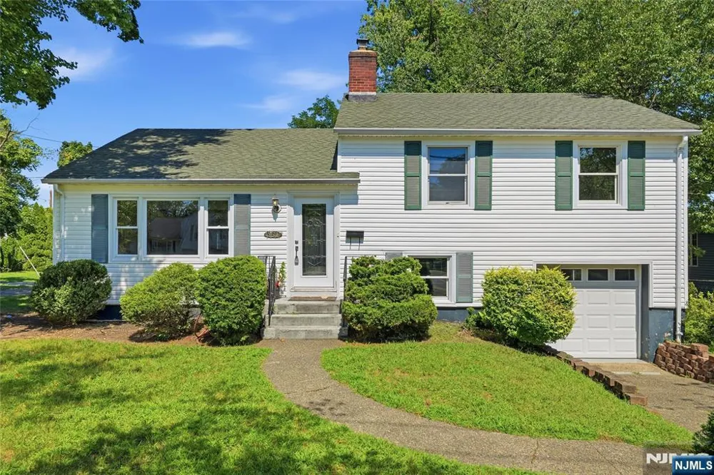 251 Midland Avenue W Paramus, NJ 07652
