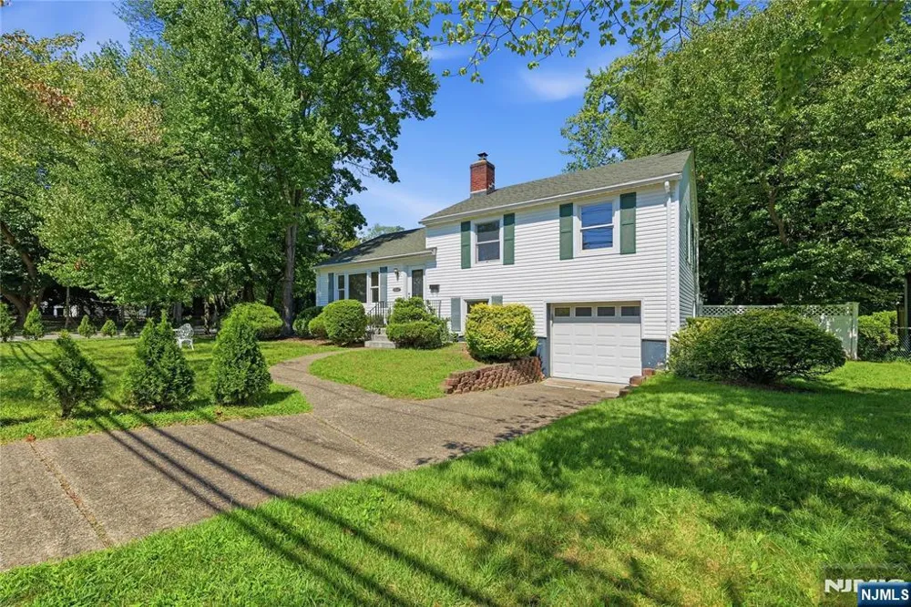 251 Midland Avenue W Paramus, NJ 07652