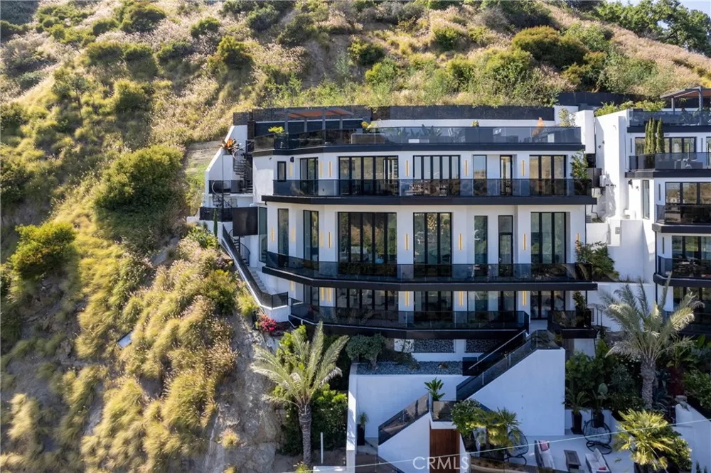 8144 Gould Avenue Hollywood Hills, CA 90046