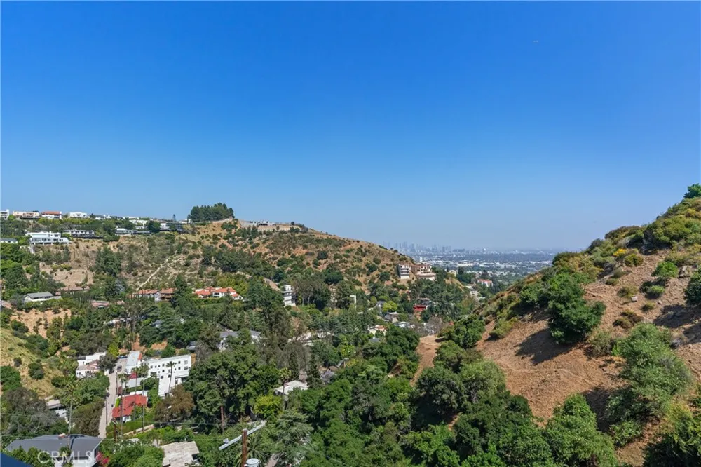 8144 Gould Avenue Hollywood Hills, CA 90046