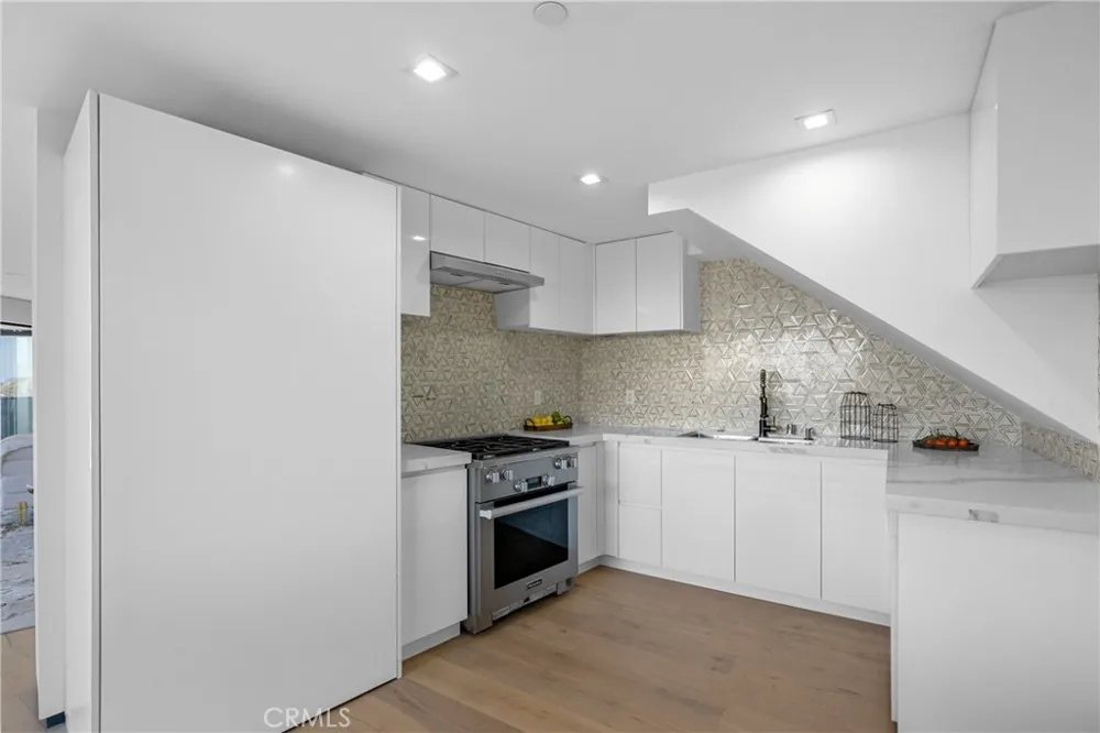 8144 Gould Avenue Hollywood Hills, CA 90046