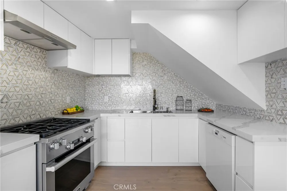 8144 Gould Avenue Hollywood Hills, CA 90046