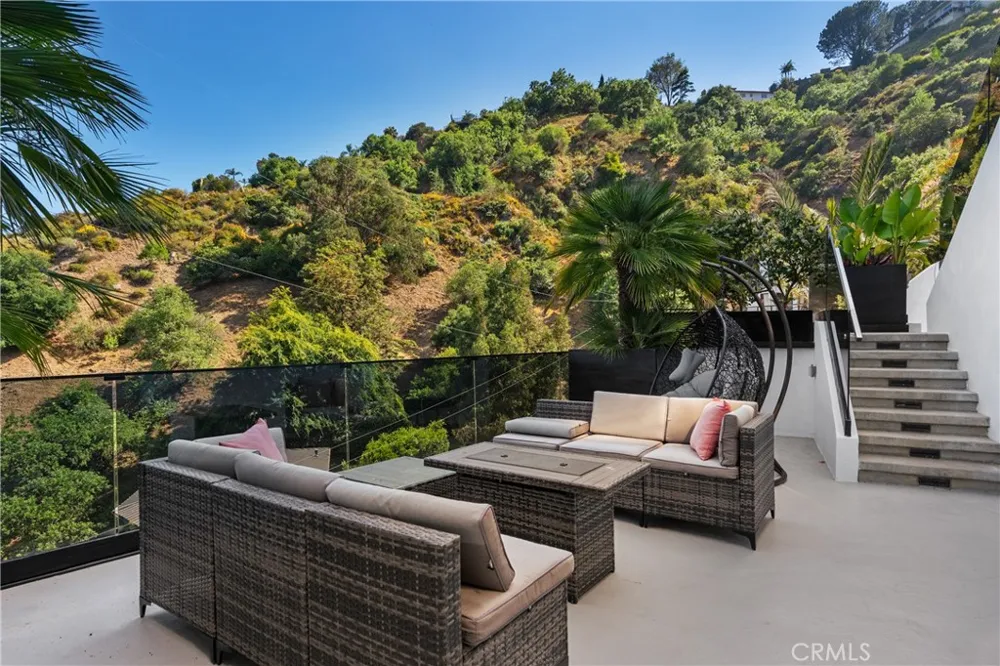 8144 Gould Avenue Hollywood Hills, CA 90046