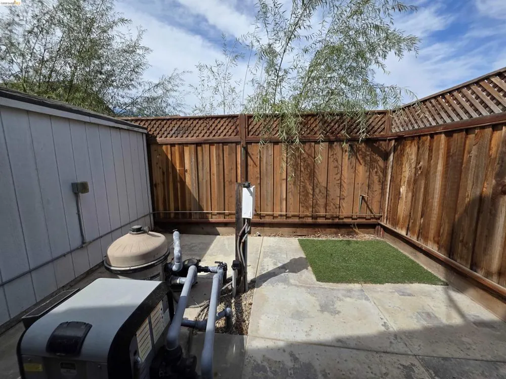 2607 Glow Rd Riverbank, CA 95367