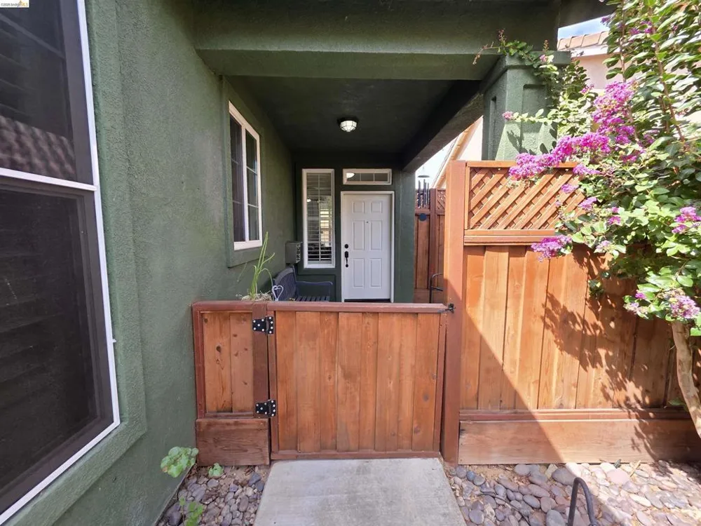 2607 Glow Rd Riverbank, CA 95367