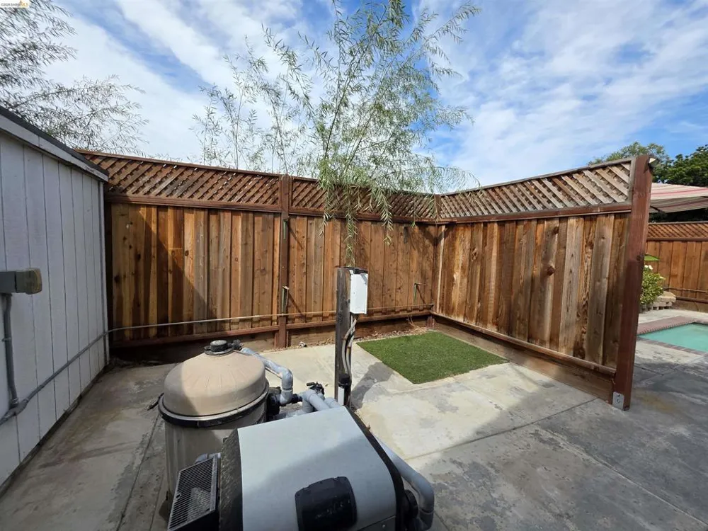 2607 Glow Rd Riverbank, CA 95367