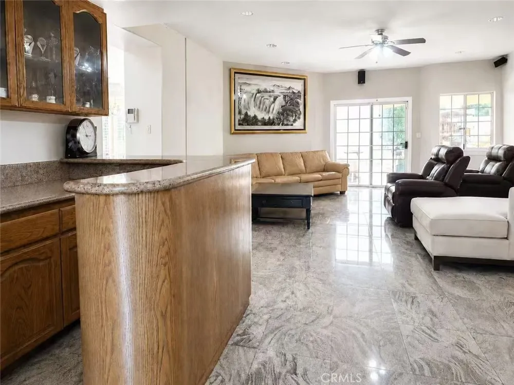 17314 Lassen Ct. Northridge, CA 91325