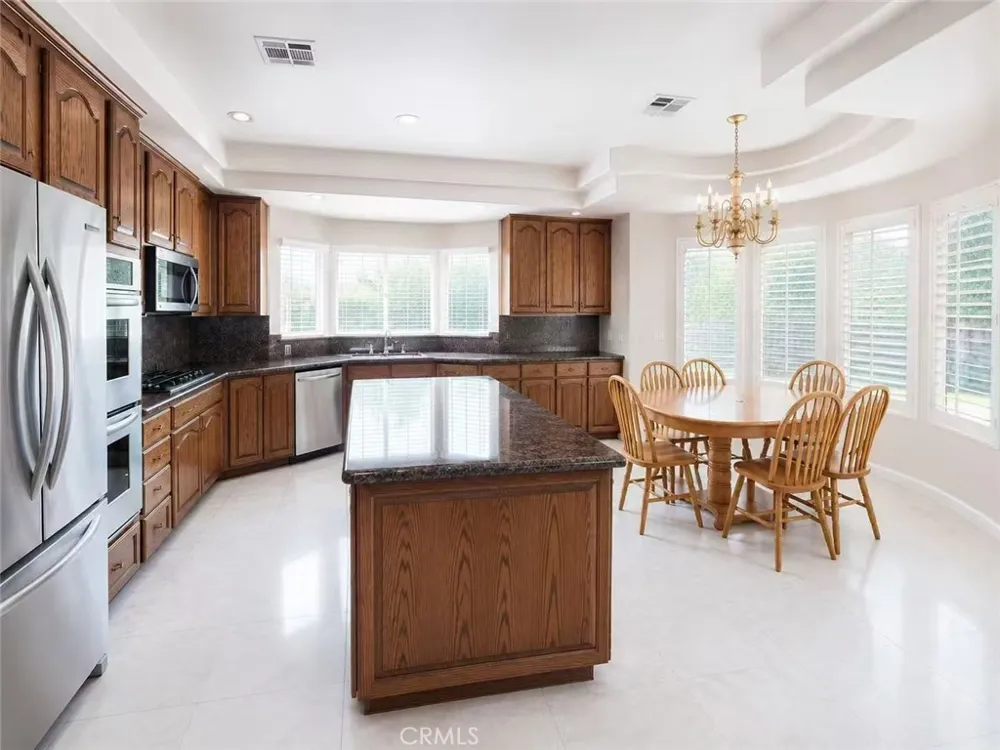 17314 Lassen Ct. Northridge, CA 91325