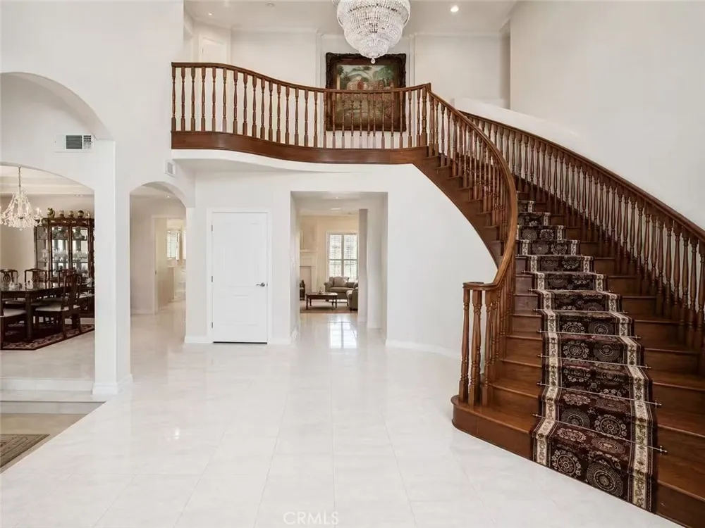 17314 Lassen Ct. Northridge, CA 91325