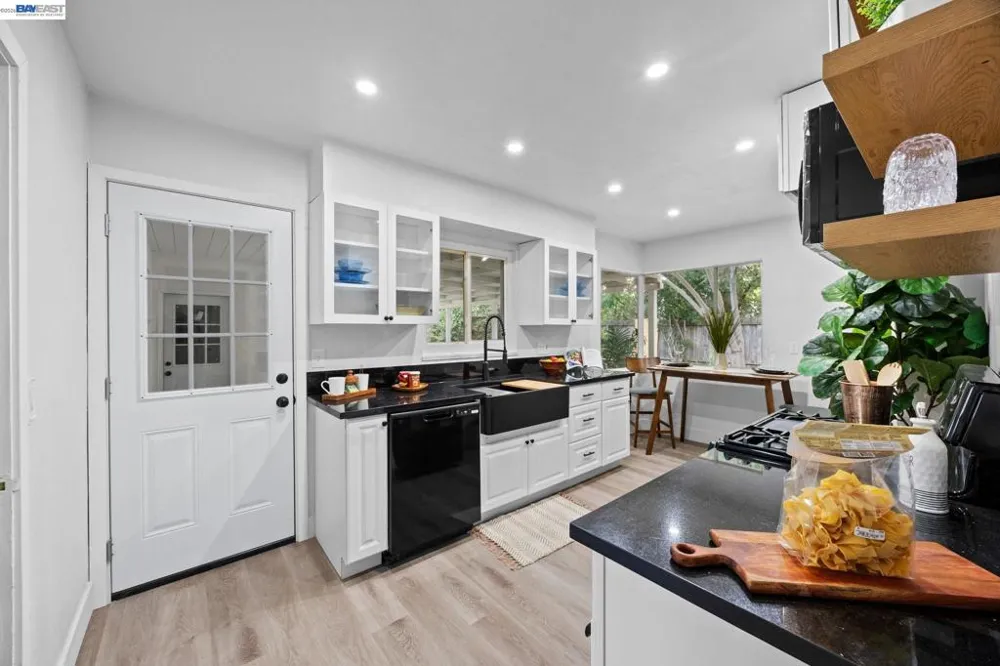 2136 Holbrook Drive Concord, CA 94519