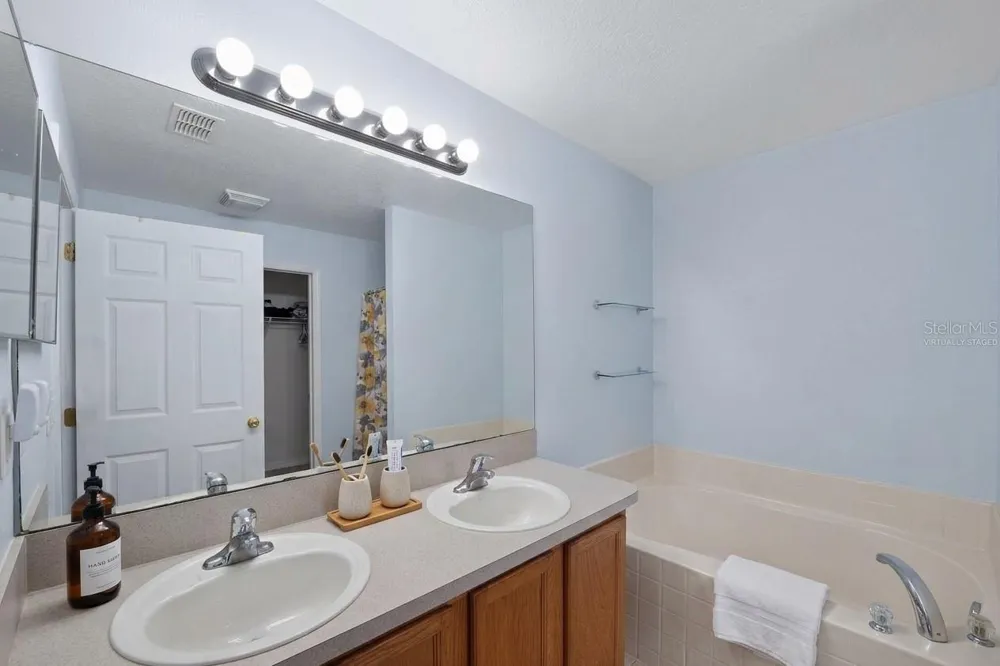 1906 MANATEE LANE Kissimmee, FL 34759