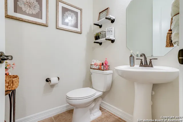 531 LILLY BLF Castroville, TX 78009
