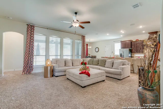 531 LILLY BLF Castroville, TX 78009