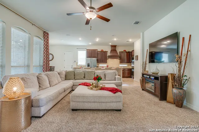 531 LILLY BLF Castroville, TX 78009