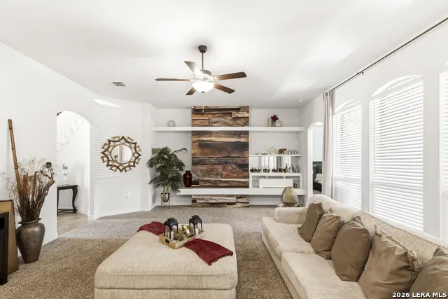531 LILLY BLF Castroville, TX 78009