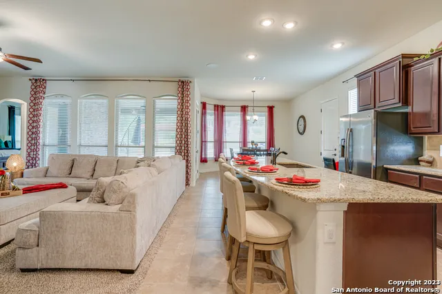 531 LILLY BLF Castroville, TX 78009