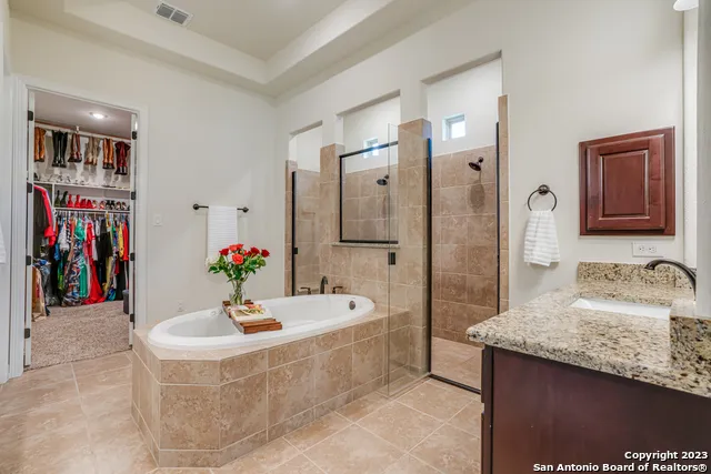 531 LILLY BLF Castroville, TX 78009