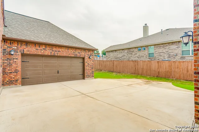 531 LILLY BLF Castroville, TX 78009