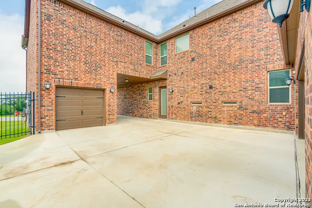 531 LILLY BLF Castroville, TX 78009