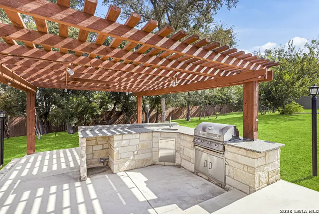 531 LILLY BLF Castroville, TX 78009