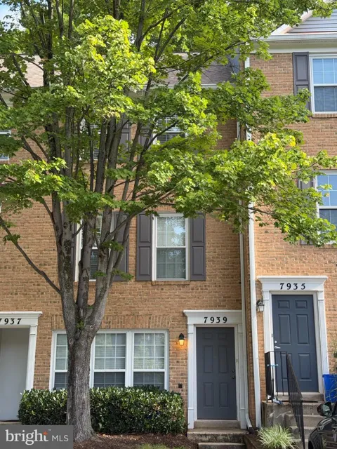 7939 FOXCREST COURT #7939