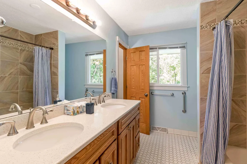 17801 Jaguar Path Lakeville, MN 55044