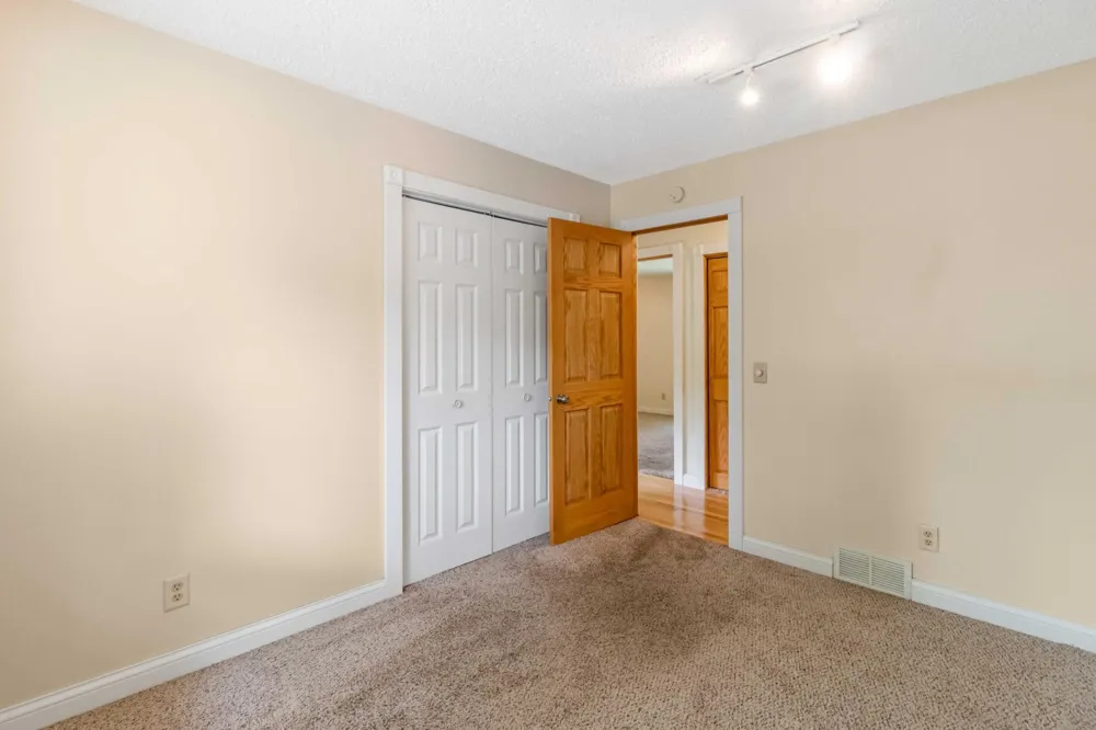 17801 Jaguar Path Lakeville, MN 55044