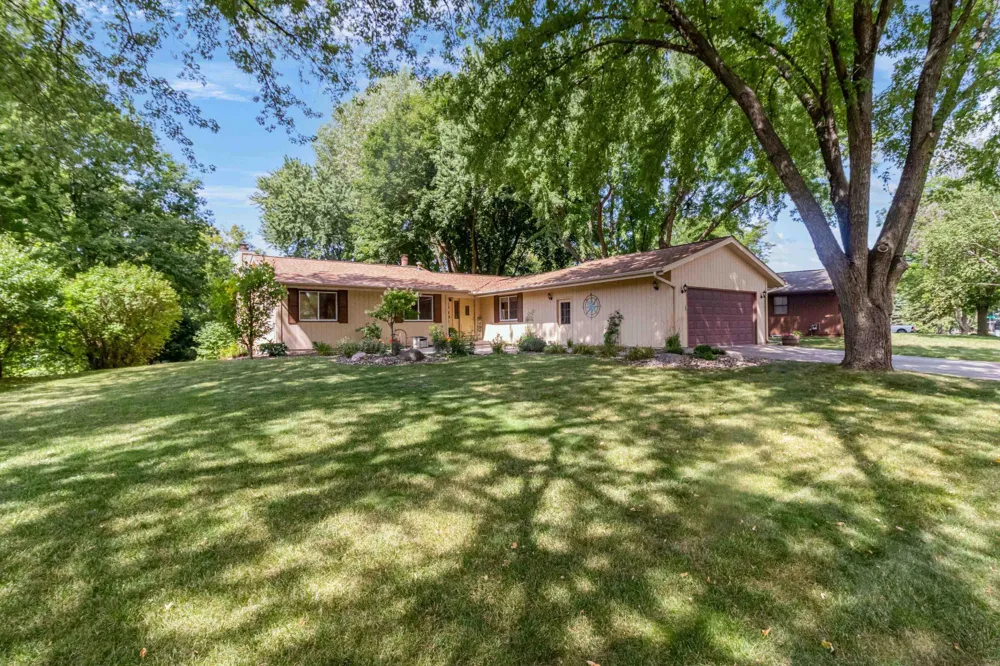 17801 Jaguar Path Lakeville, MN 55044