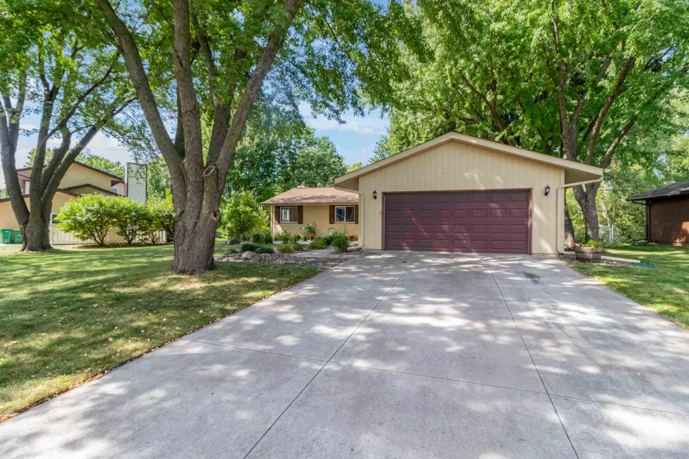 17801 Jaguar Path Lakeville, MN 55044