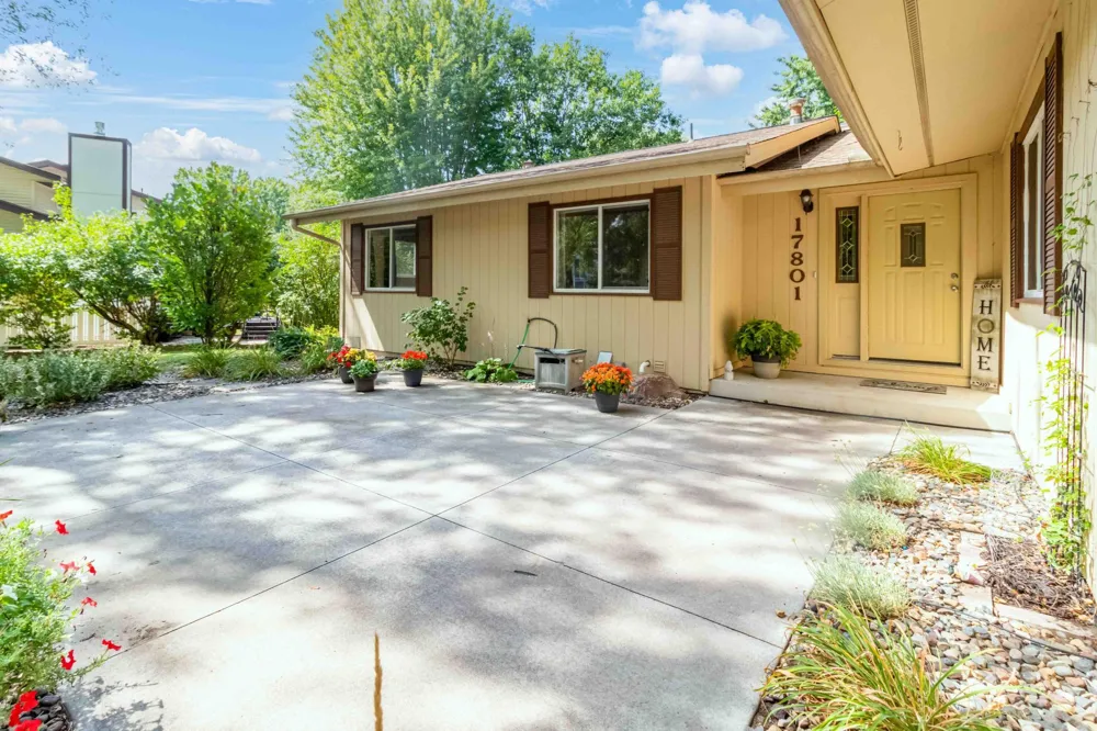 17801 Jaguar Path Lakeville, MN 55044